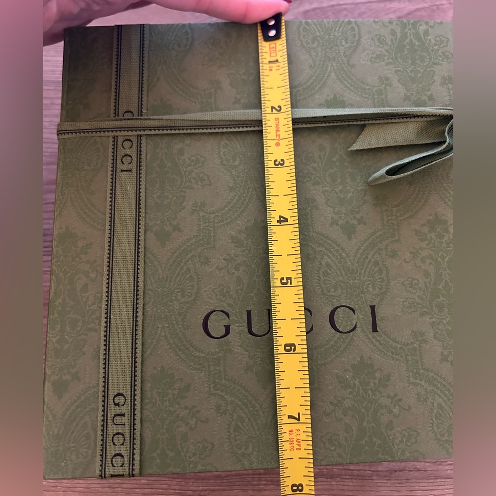 Gucci Gift Box (Medium) + Ribbon - Picture 7 of 8